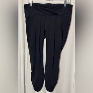 GapFIT Maternity Black Crossover Under Belly Leggings Size Medium